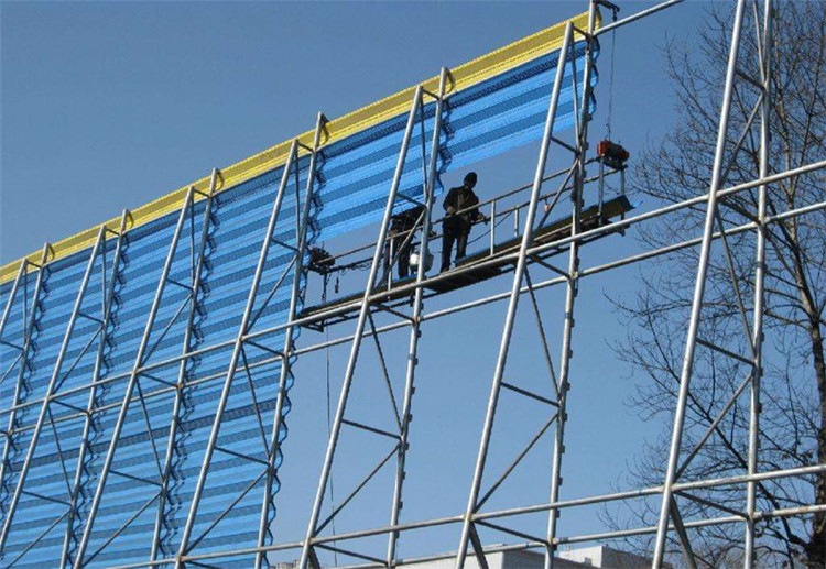 擋風(fēng)墻網(wǎng)架對(duì)荷載、網(wǎng)架強(qiáng)度要嚴(yán)格計(jì)算和施工
